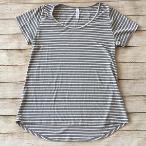 LuLaRoe Classic Tee, Medium
